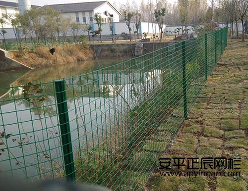 1米5高圍墻鐵絲網 1米5高圍墻鐵絲網