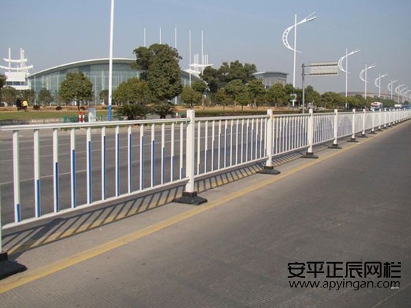 市政道路護(hù)欄生產(chǎn)廠家