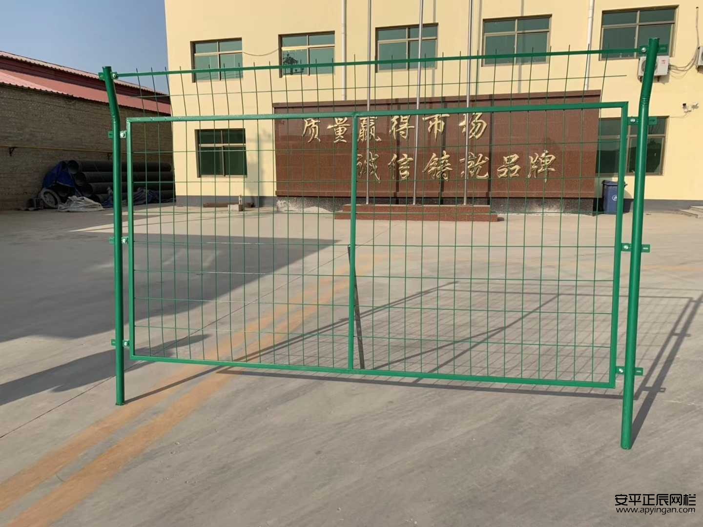 鐵網圍地護欄網多少錢一米