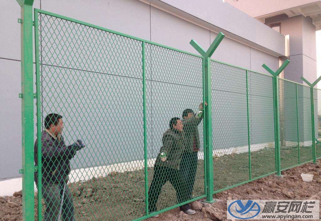 框架護欄網立柱安裝 框架護欄網