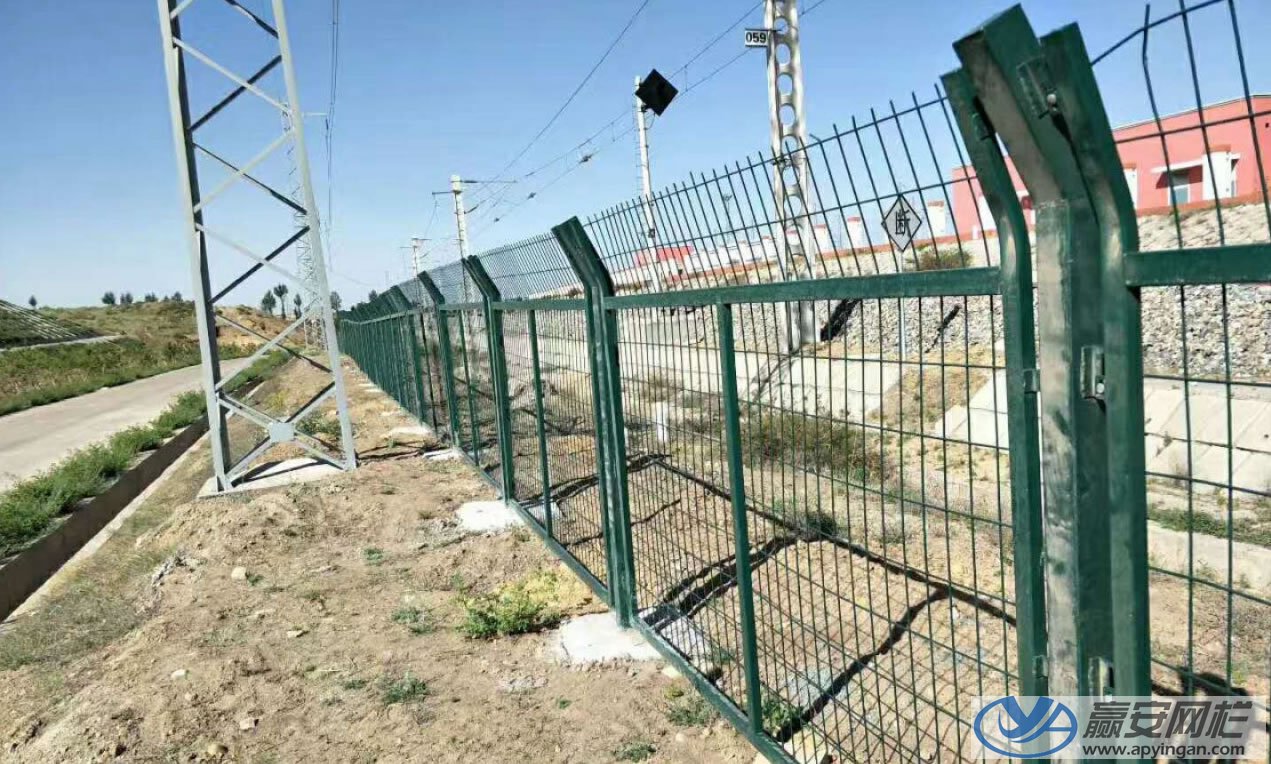 采用方管立柱的鐵路護(hù)欄網(wǎng) 鐵路護(hù)欄網(wǎng)