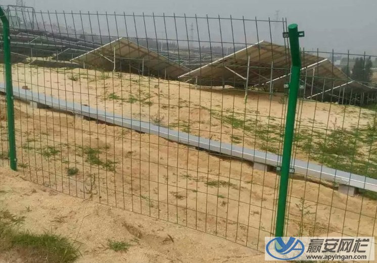 圈地鐵絲圍欄網(wǎng)