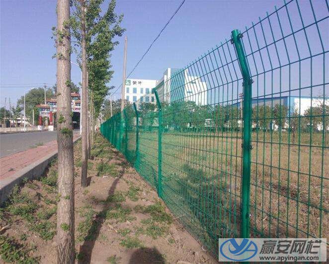 高速公路護(hù)欄網(wǎng)之雙邊絲護(hù)欄網(wǎng) 高速公路護(hù)欄網(wǎng)