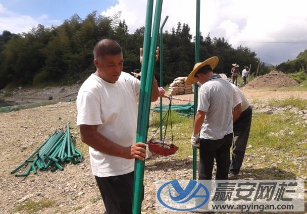 護(hù)欄網(wǎng)施工