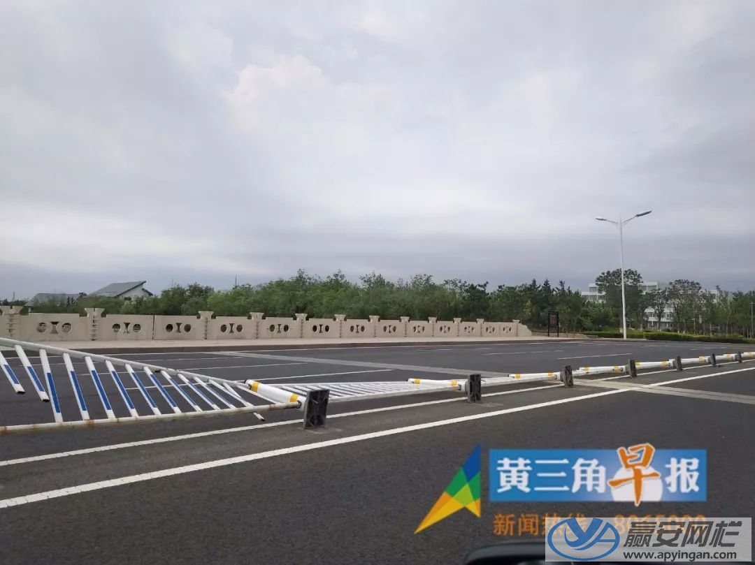 被刮到的市政交通護欄 被刮到的市政交通護欄