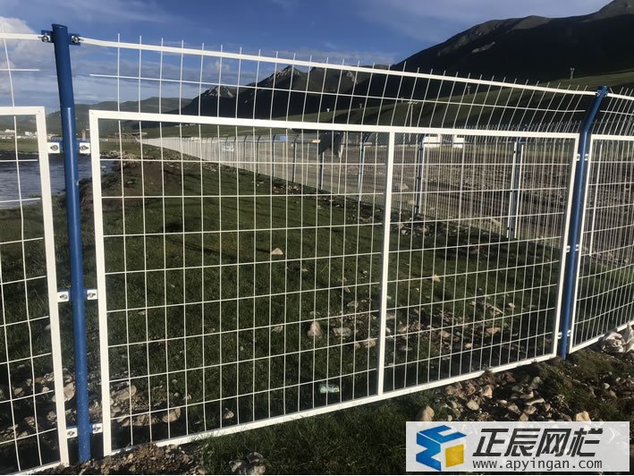 藍(lán)白色框架護(hù)欄網(wǎng) 框架護(hù)欄網(wǎng)