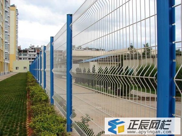 圍墻護欄之桃形柱護欄網(wǎng) 圍墻護欄