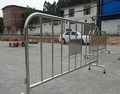 鐵馬護(hù)欄 鐵馬護(hù)欄