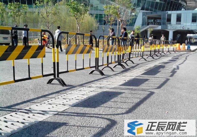 鐵馬護(hù)欄圖片