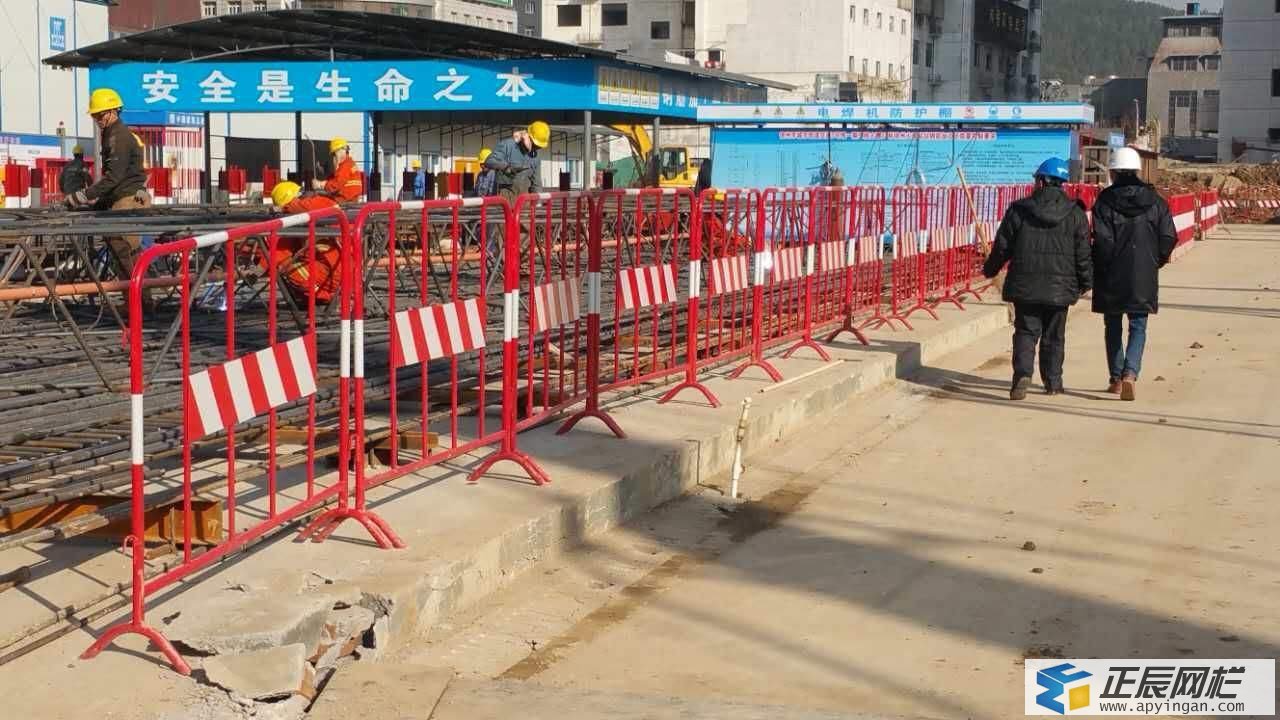 鐵馬護(hù)欄圖片