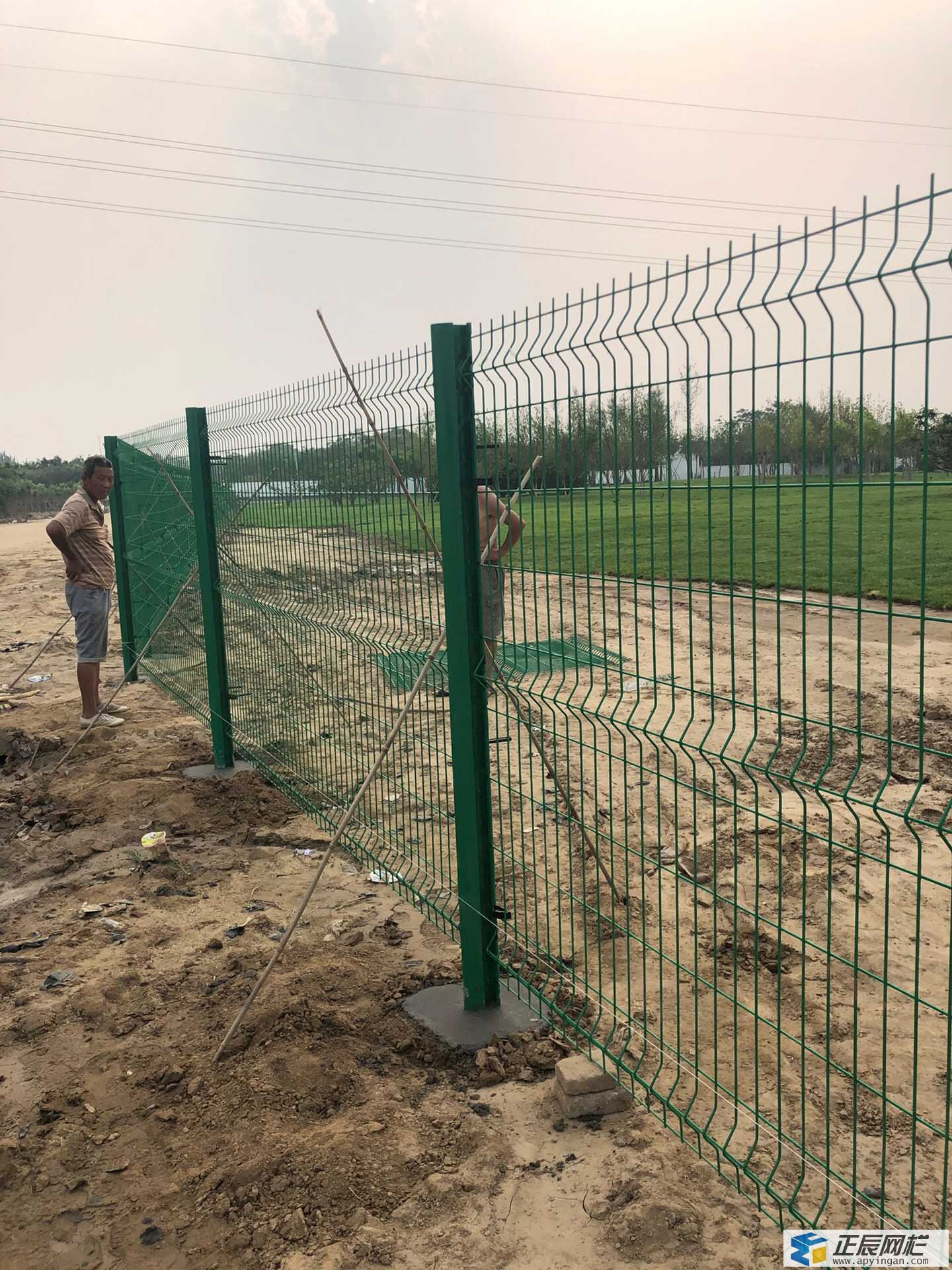 鐵絲網圍欄