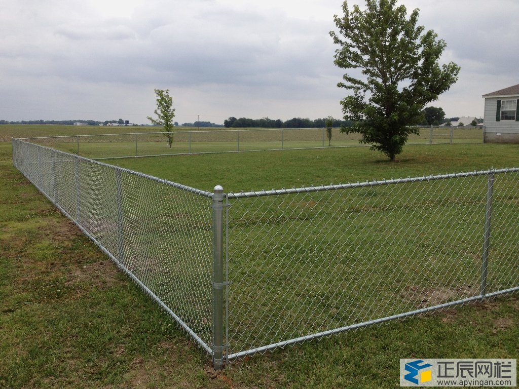 勾花網(wǎng)護欄圖片