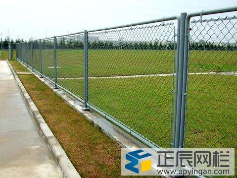 勾花網(wǎng)護欄圖片