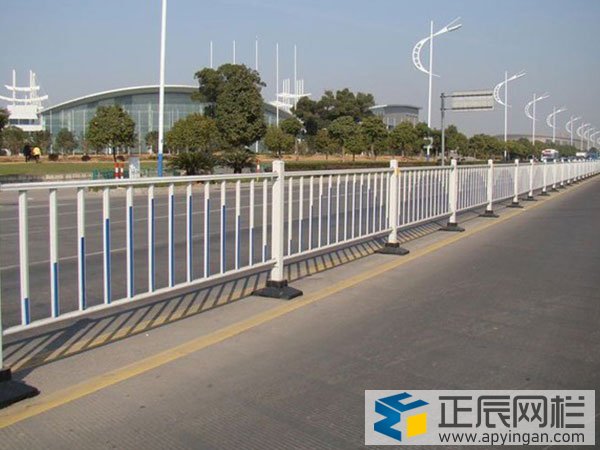 市政鋅鋼護(hù)欄網(wǎng)廠家直銷