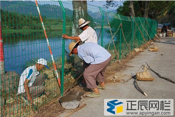 雙邊絲護欄網安裝