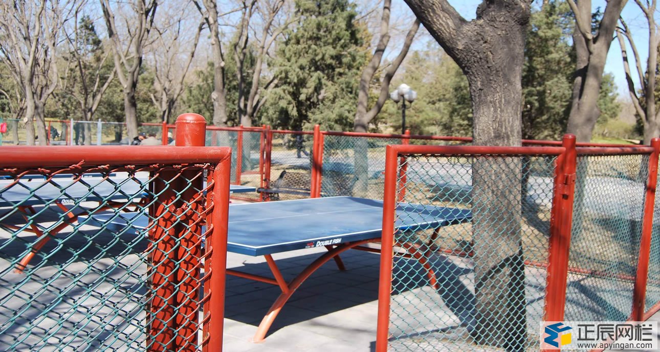 球場圍欄網的高度