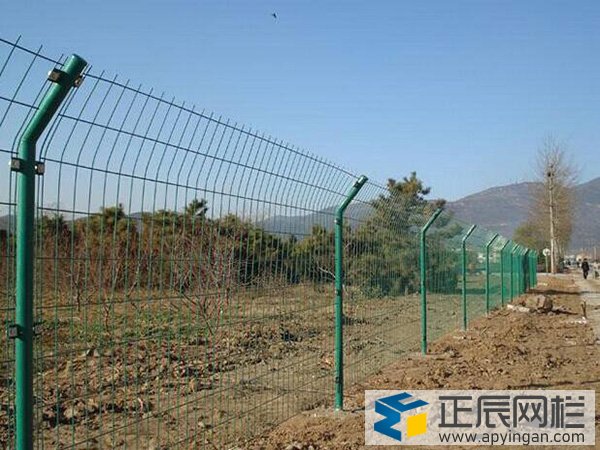 鐵絲網(wǎng)圍欄