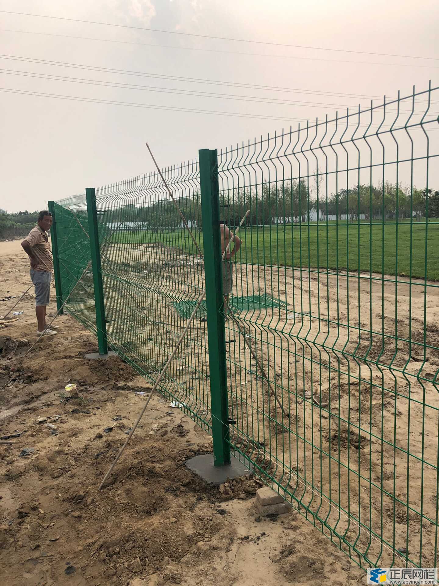 護(hù)欄網(wǎng)安裝