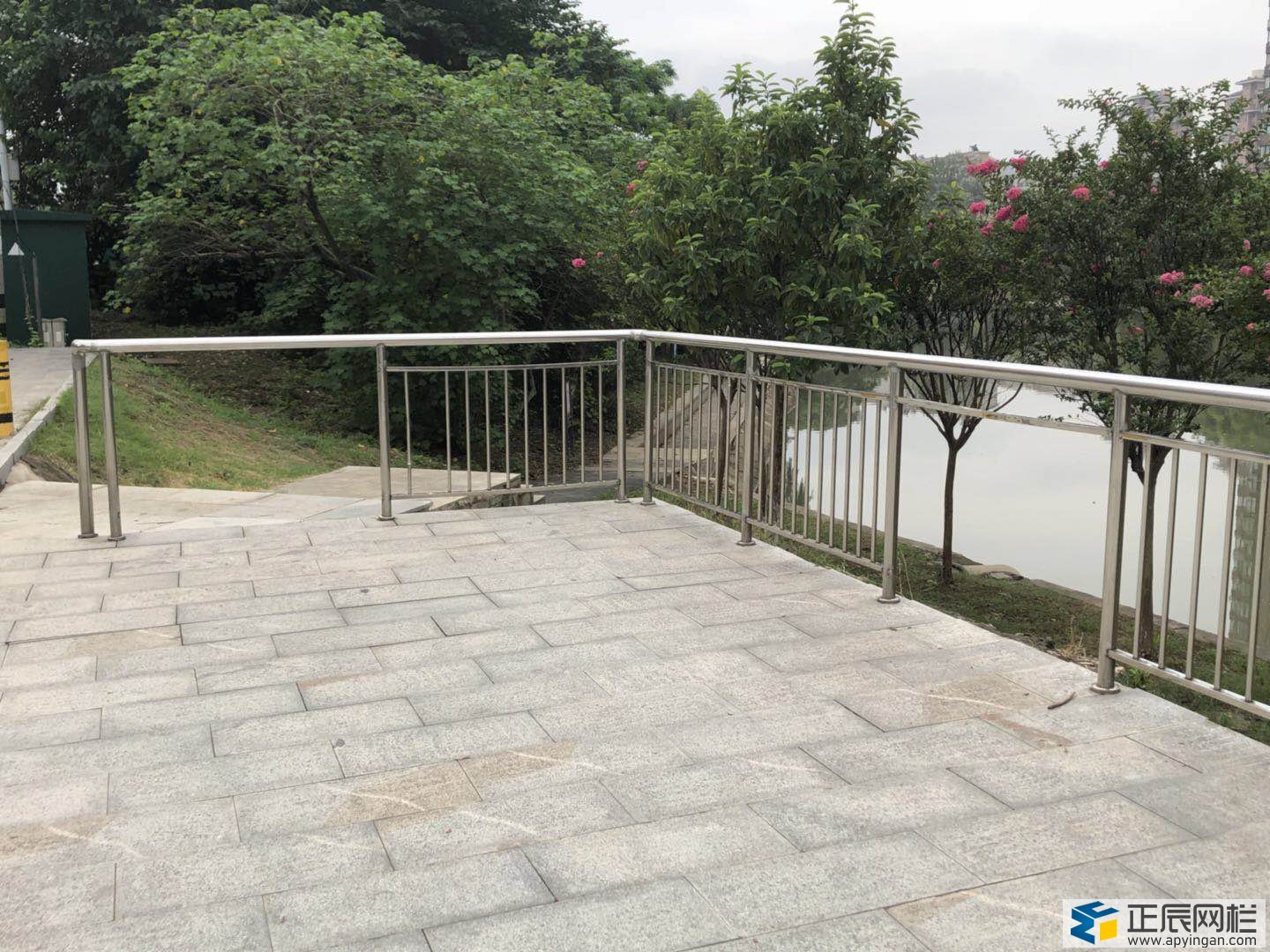 小區(qū)護(hù)欄