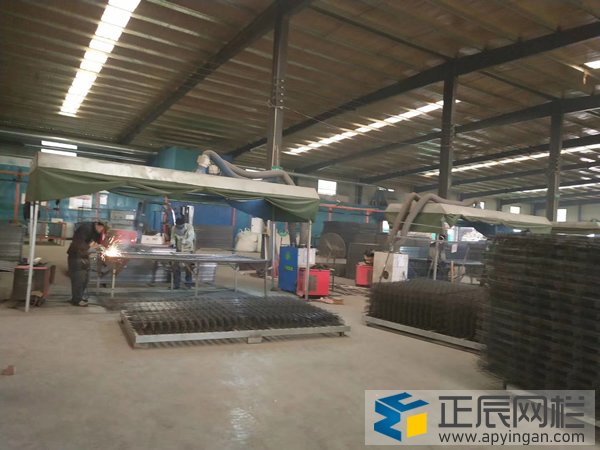 護(hù)欄網(wǎng)定制